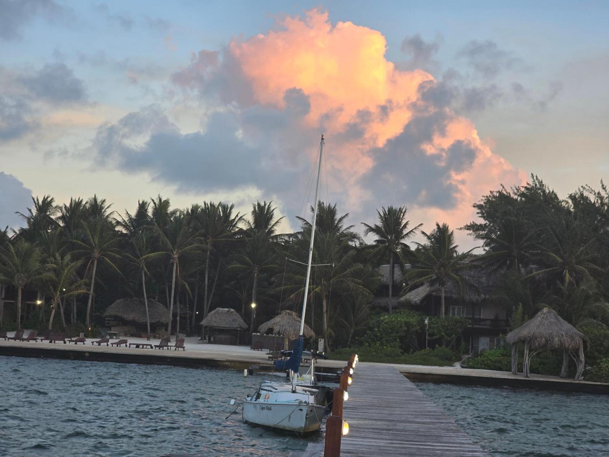 Xanadu Island Resort San Pedro  Exteriör bild