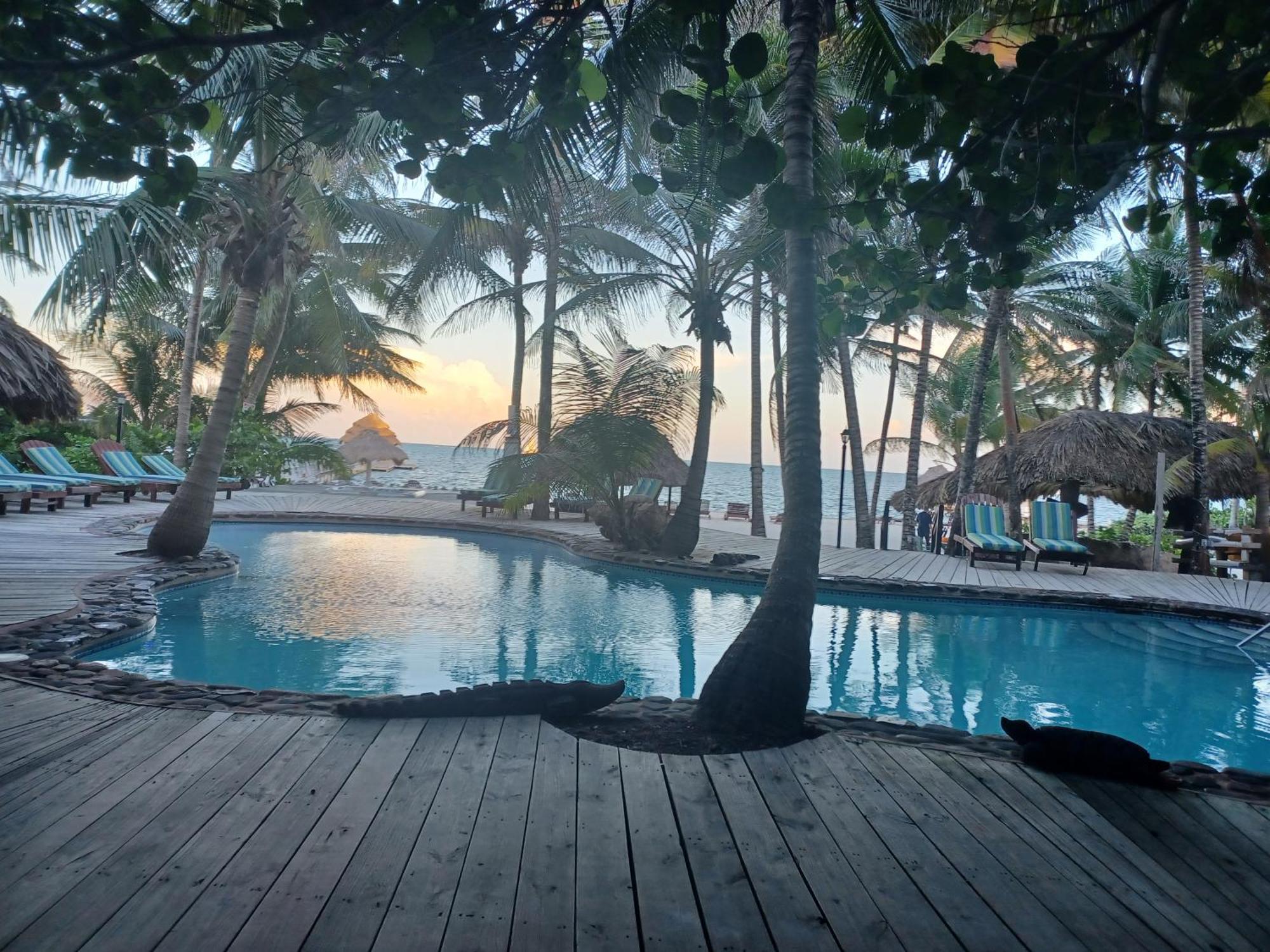 Xanadu Island Resort San Pedro  Exteriör bild