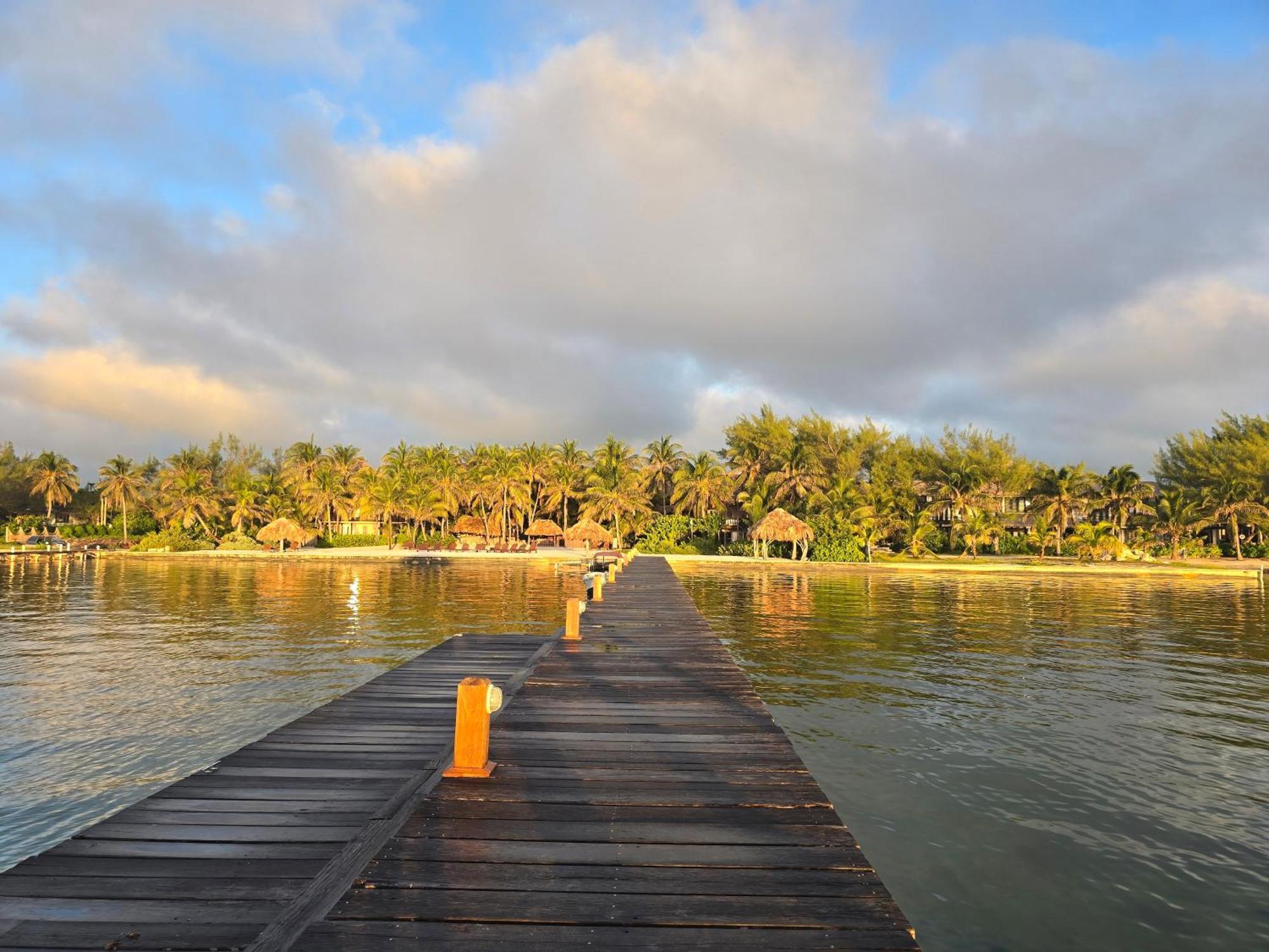 Xanadu Island Resort San Pedro  Exteriör bild
