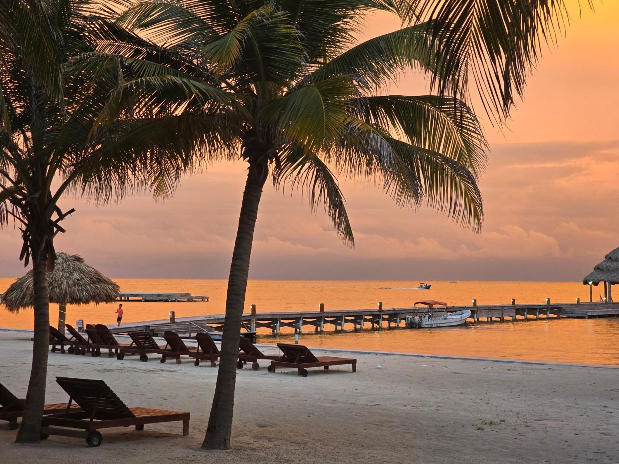 Xanadu Island Resort San Pedro  Exteriör bild